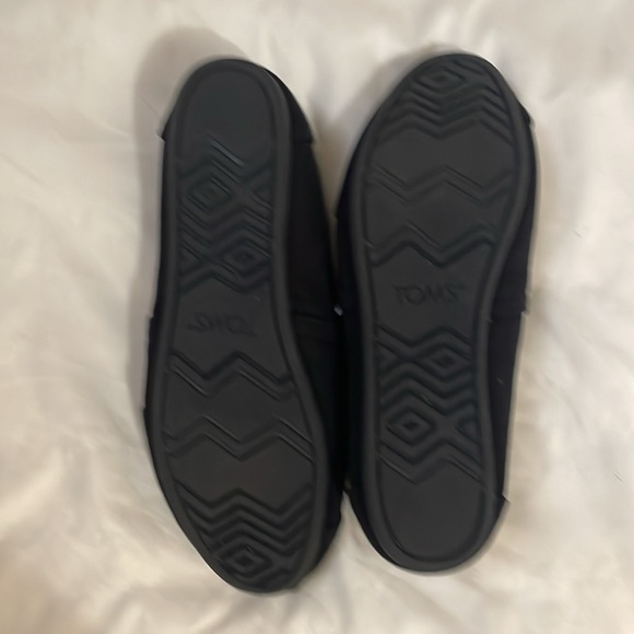 Tom’s shoes Black 6 1/2 - Picture 3 of 4